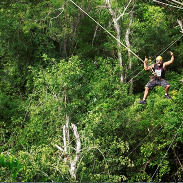 Tirolesa en la Riviera Maya
